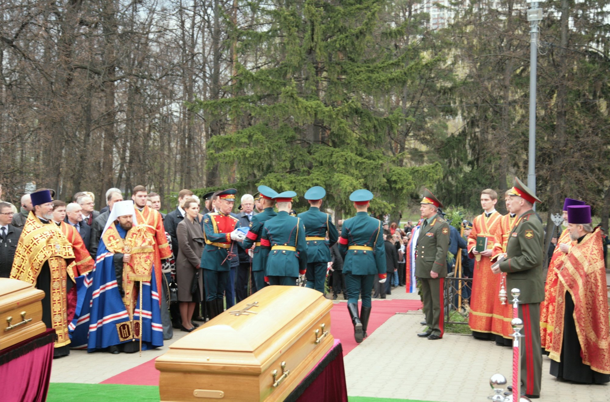 30 апреля ПАРК перезахоронение Романовых 2.JPG